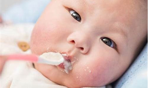 婴儿什么时候会开始微笑？