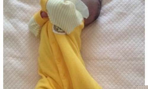 婴儿什么时候开始翻身？