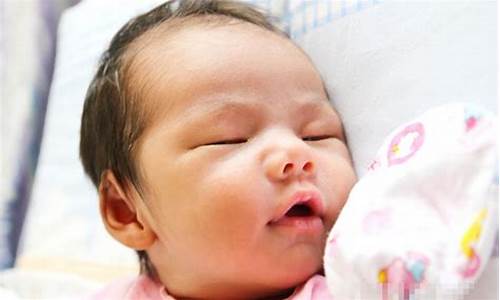 ﻿婴儿什么时候开始睁眼？