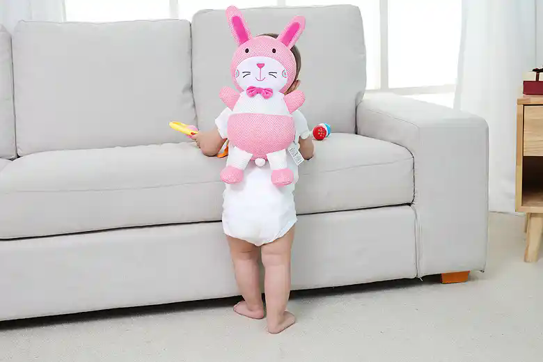 婴儿的头部应如何保护？