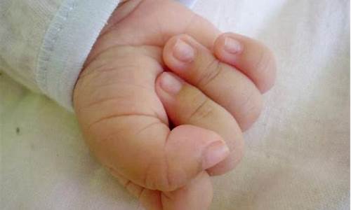 婴儿的指甲怎么剪？