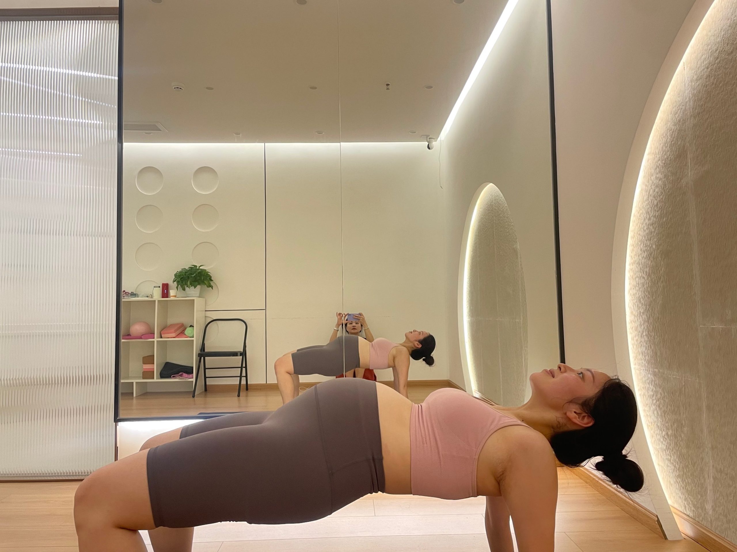 怀孕中期是否可以进行孕妇瑜伽？