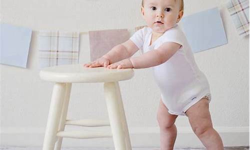 婴儿什么时候可以站立？